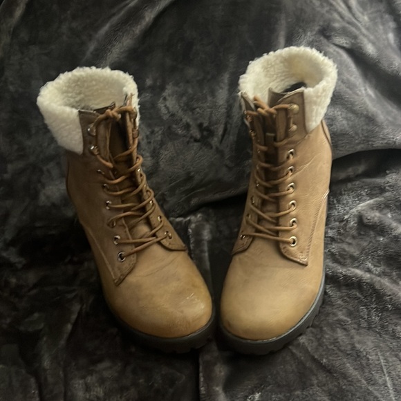 Boots with the fur - Picture 6 of 8